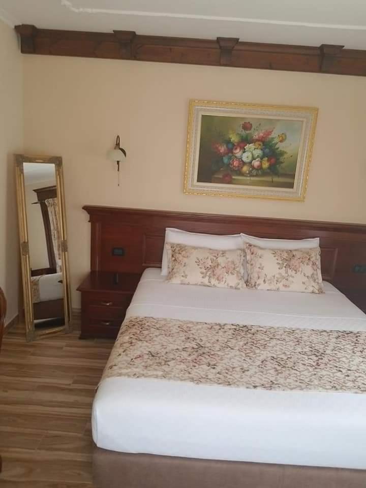 Vila Dante Boutique Hotel Tushemisht Habitación foto